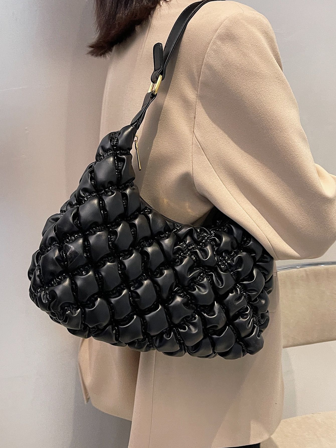Large Capacity Textured Shoulder Bag | SHEIN