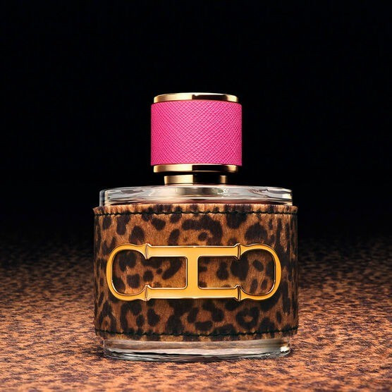 Abrace seu lado selvagem com CH Wild Love, uma nova fragrância de edição limitada da Carolina Herrera repleta de charme selvagem. Essa fragrância ousada despertará seu lado apaixonante com seu frasco glamoroso com estampa de leopardo e uma combinação sedutora de toranja rosa, baunilha e ylang-ylang. Ousada e impossível de resistir, esta fragrância é uma homenagem às mulheres selvagens que celebram sua força e vivem com confiança sua essência sedutora.

#LTKguiadepresente