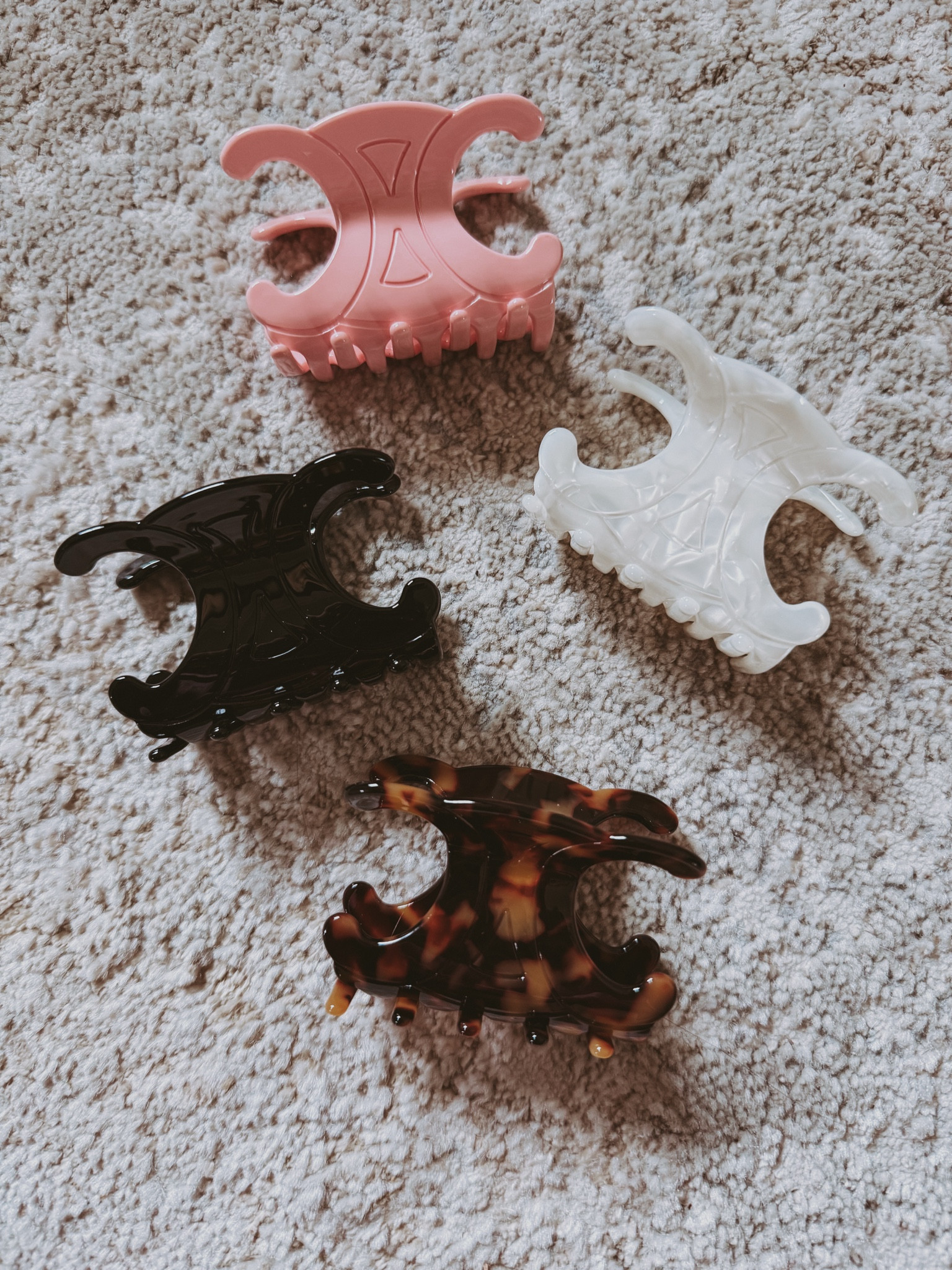 Just added these stylish hair claws to my collection. Perfect for keeping my hair in check! 😍


#LTKSaleAlert #LTKPetite #LTKootd