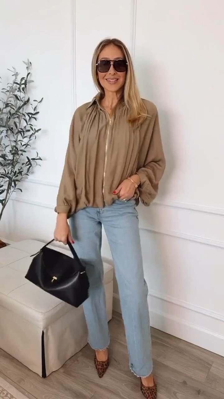 Gorgeous Amazon viral top
Perfect for fall. The fitting is just perfection
Looks put together and so stylish 
Runs tts , wearing a size small 
These denim have one of my favorite fittings for a denim 
Wearing a size 27 long 
Run tts

#LTKU #LTKOver40 #LTKgrwm