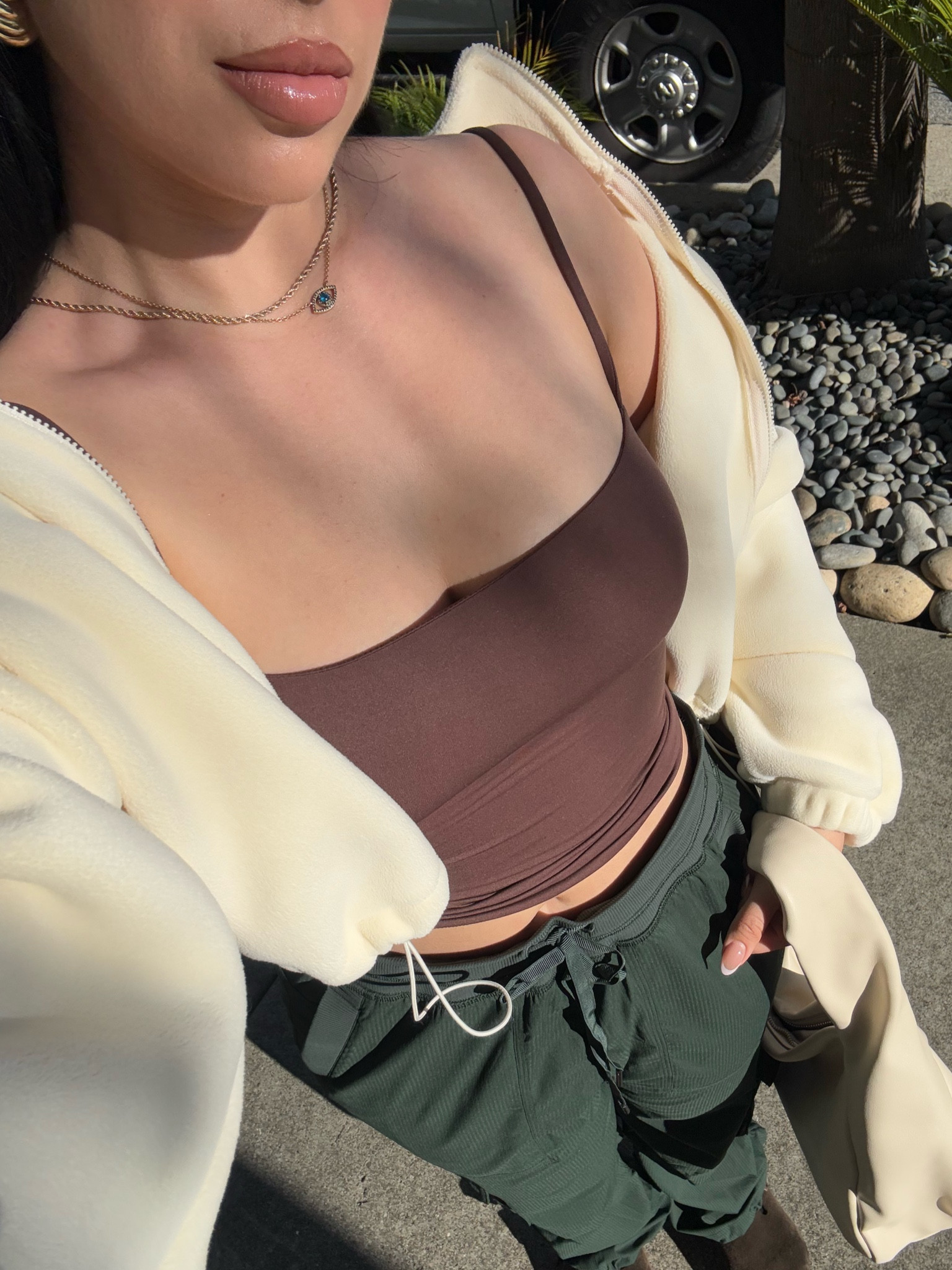 fav fleece zip up & tank from Amazon 🤎🫶🏻 size medium in the jacket & small in the top :)