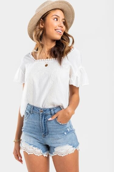 Lola Lace Trim Denim Shorts | Francesca’s Collections