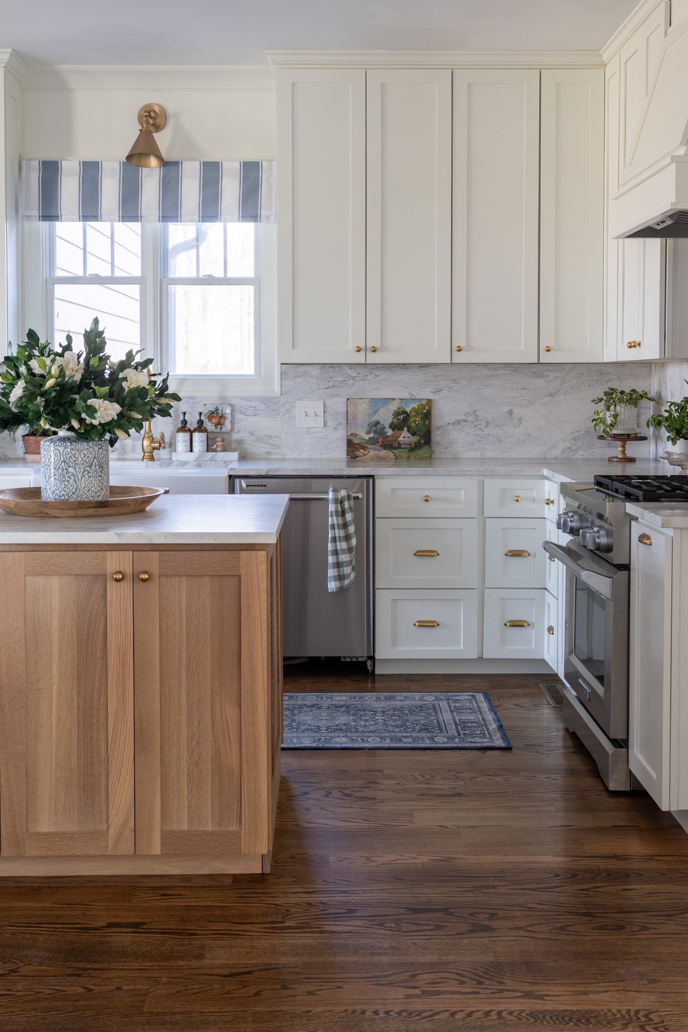 White and wood kitchen 

#LTKSeasonal #LTKHome