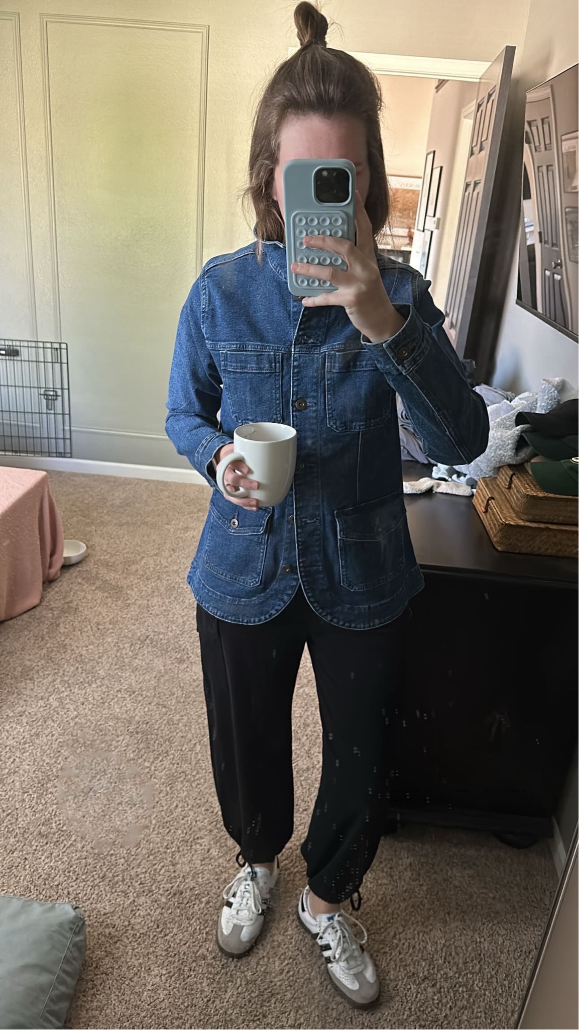 Friday’s ootd 🤍 It’s been a busy Friday running errands, lots of emails, electrical work happening in the studio, and walks with Jack. 

Happy Weekend everyone 🍂

#fallfashion #fallstyle #falloutfit #falloutfits #denimjacket #jeanjacket #fallseason #helloweekend #weekendootd #ootd

#LTKSeasonal #LTKFindsUnder50