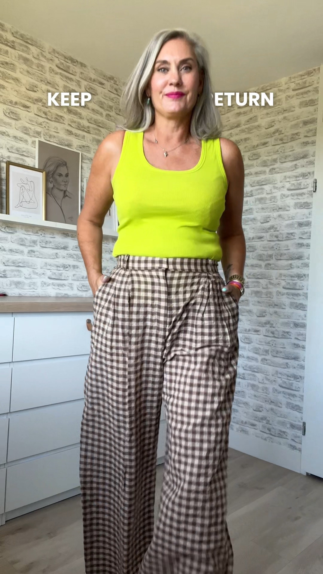 Mango keep or return?

Rode bermuda, maat 42 zat te strak. 
Bruine geruite broek, maat 42 past goed. 
Blauw gestreepte broek, maat 42 past goed. 
Bijpassend gilet, maat L is te klein.

#LTKFashionMonth #LTKnederlands #LTKeurope