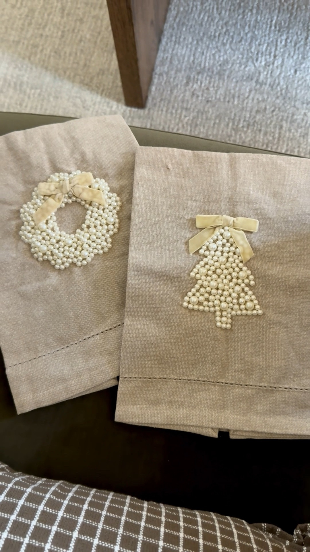 THE PRETTIEST decorative tea towels for Christmas!!  These were supposed to be a gift, but they’re mine now. Lol



Amazon mud pie

#LTKFindsUnder50 #LTKGiftGuide #LTKHoliday