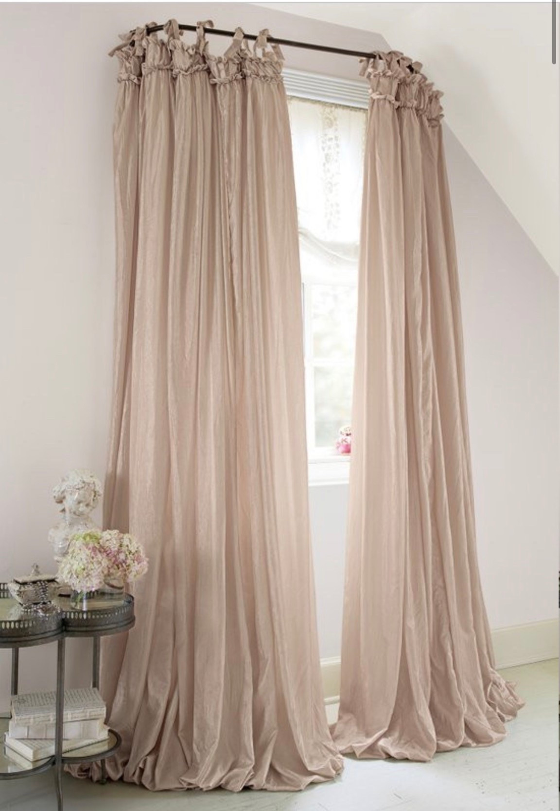 My dining room curtains I am OBSESSED with!!!!

#LTKHome #LTKmorningroutine #LTKSeasonal