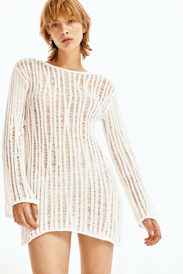 Kurzes Strickkleid im Leiterstich-Look | H&M (DE, AT, CH, NL, FI)