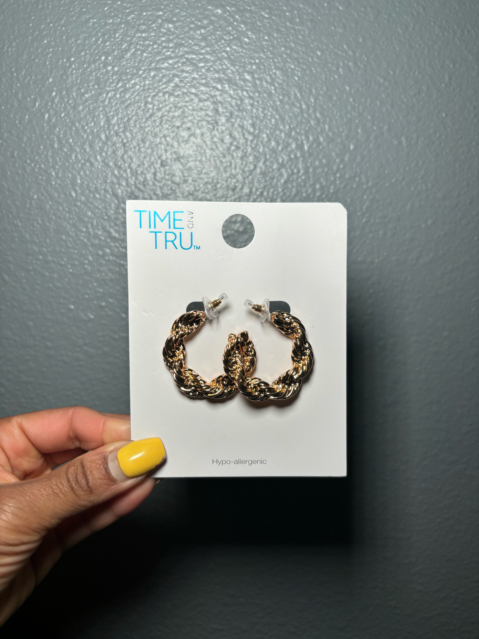 🚨New Accessory Alert 🚨 
•
Check Out These Gold Tone Rope Texture Hoop Earrings They are so CUTE. I can’t wait to wear these earrings.
•
Check Out My Stories To Get The Link To These Earrings Or Shop Them On My @shop.ltk  


#LTKFindsUnder50 #LTKStyleTip