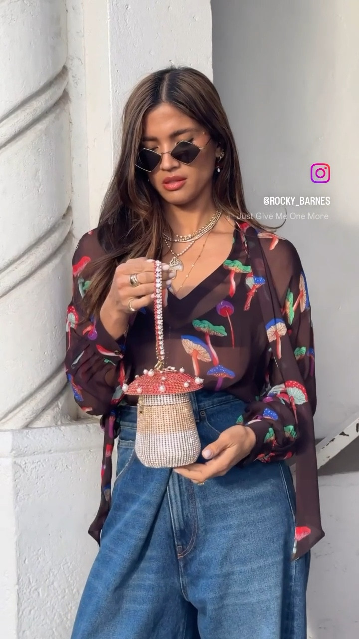 Still obsessed with my bag from Rosanticmush

#LTKSeasonal #LTKitbag #LTKstyletip