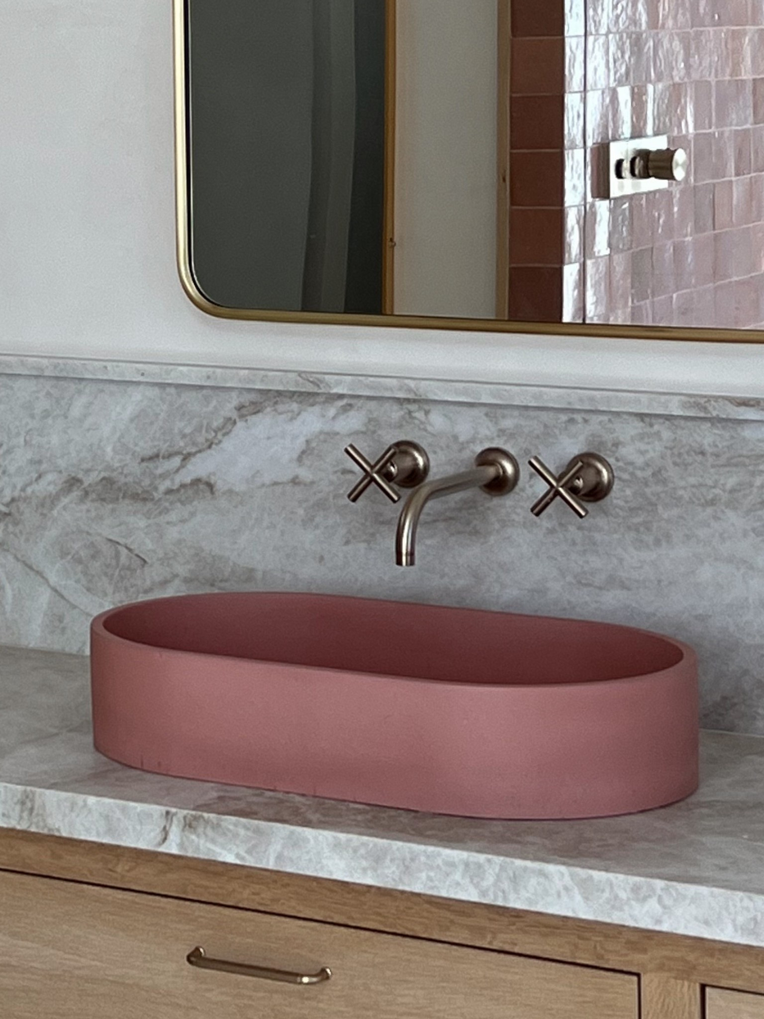 Londons sink is so beautiful! 

#LTKHome