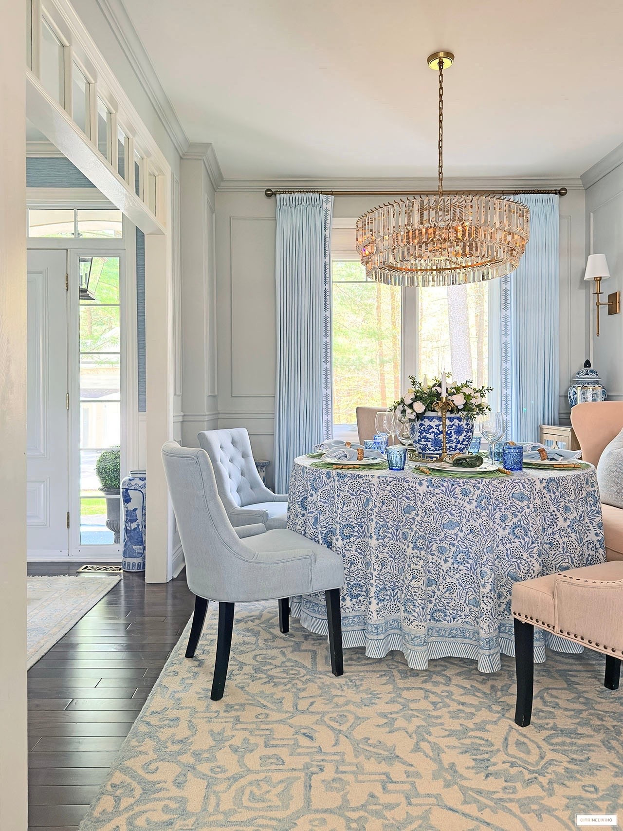 Chic dining room details!

Dining room, hosting, summer finds, chic home, chic decor, coastal home, home finds, home decor

#LTKHome #LTKSeasonal