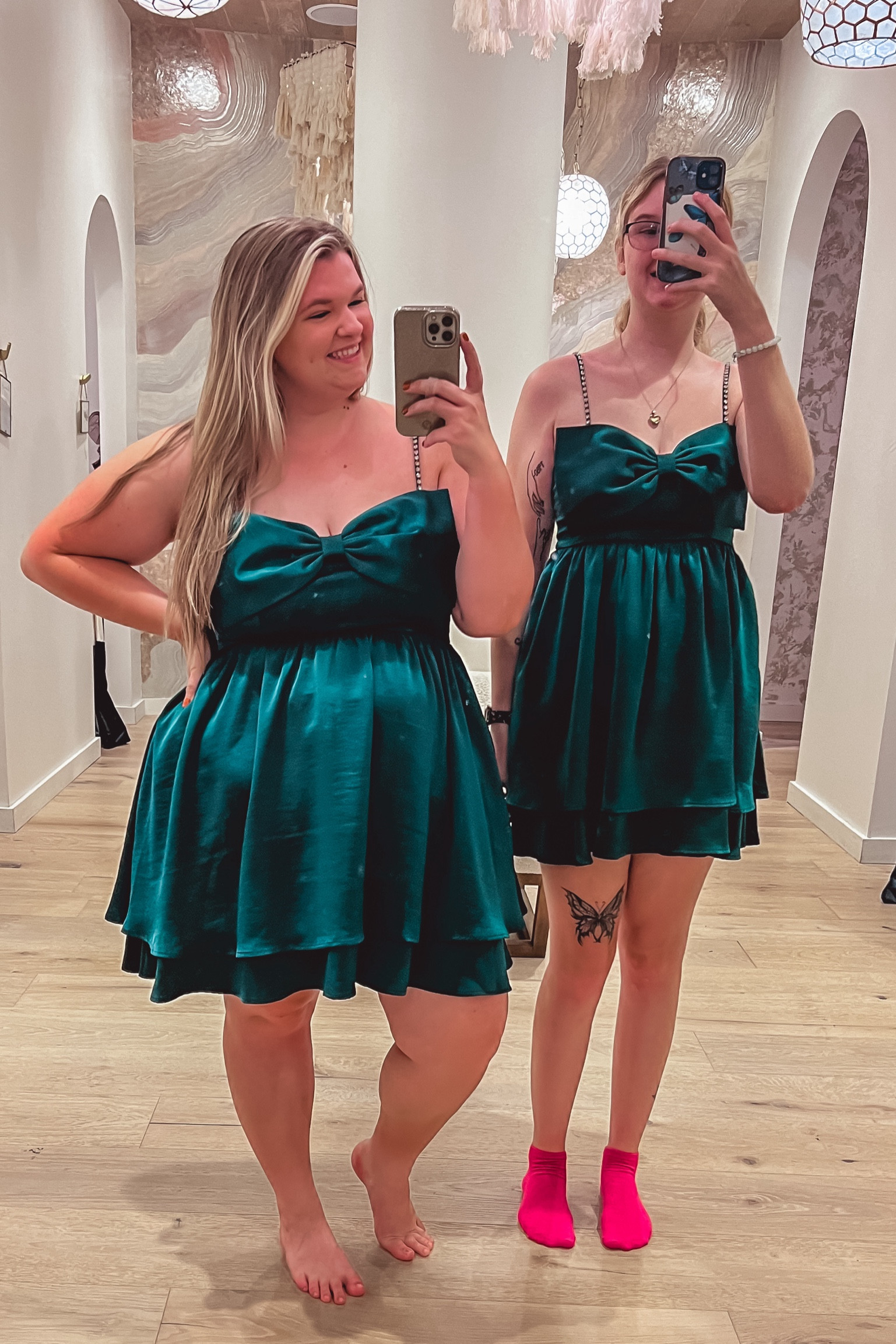 This one’s our favorite!! 🎄and it has pockets!! I am wearing size B and I’m 5’5/5’6 she’s wearing size m and she’s 5’8/5’9.

#LTKPlusSize #LTKHoliday #LTKMidsize