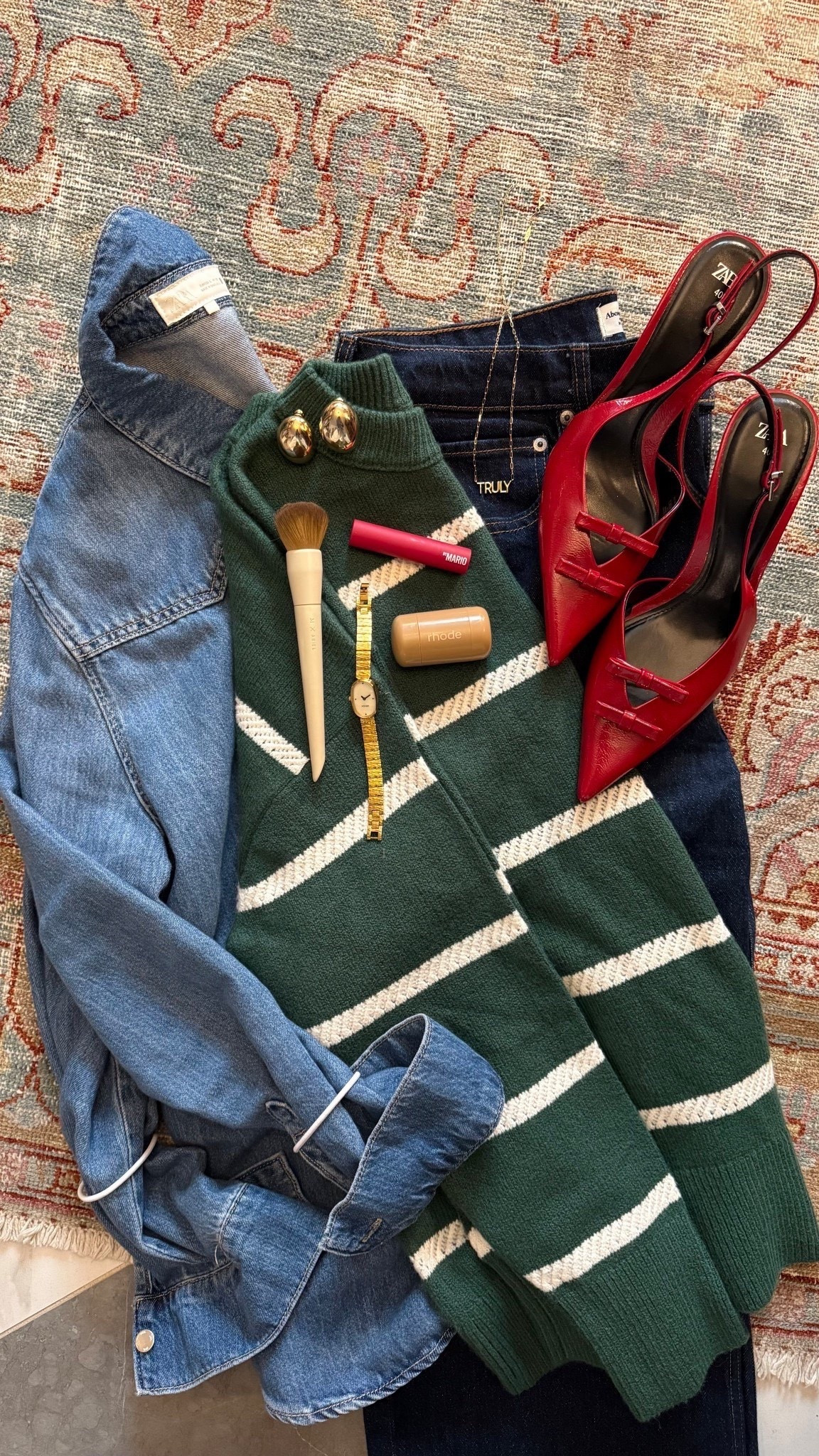 All about the accessories! Denim in denim with a pop of red and green! 


#LTKgrwm #LTKootd #LTKSeasonal
