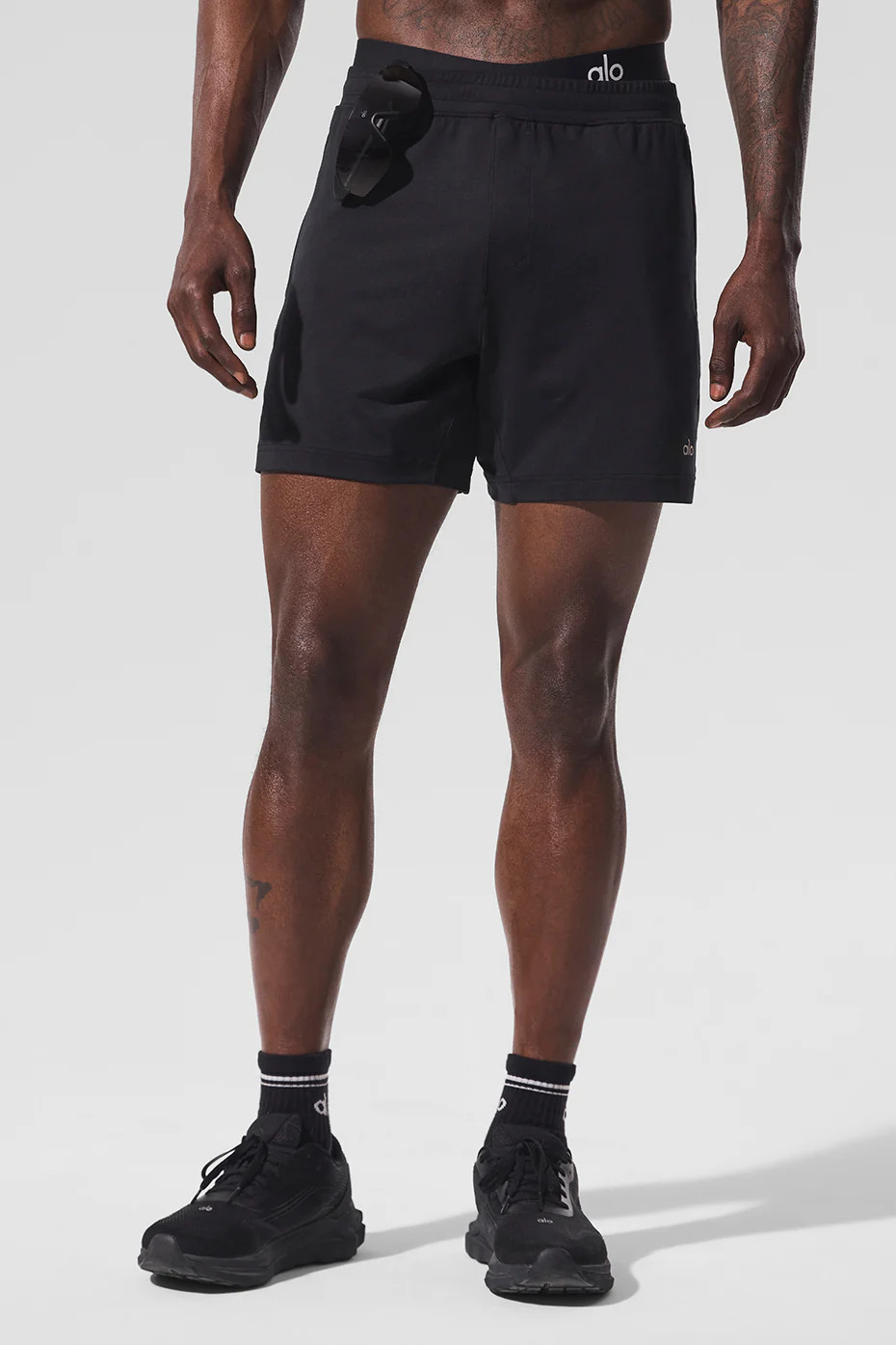 ALO | 7" Conquer React Performance Short in Black, Size: Large | Alo Yoga (US)