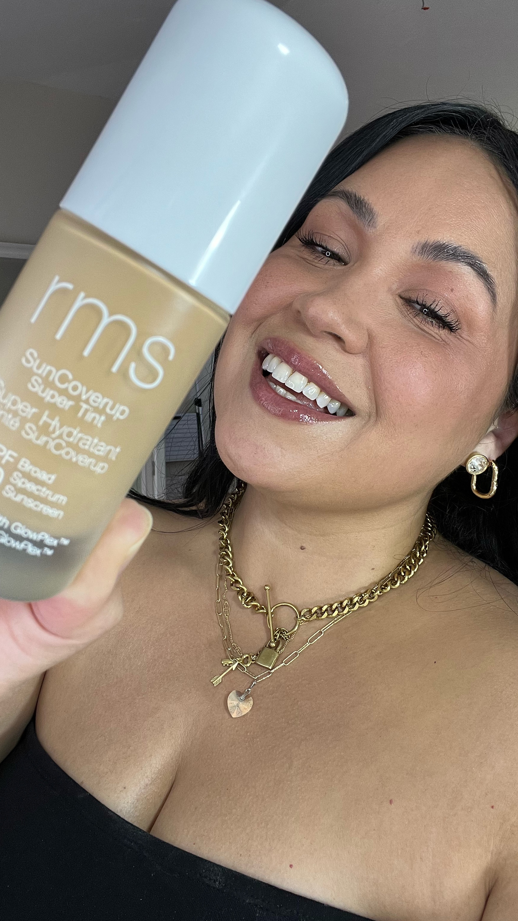 Review and wear test of the @rmsbeauty SunCoverup Super Tint Broad Spectrum SPF 50 Sunscreen 
Wearing shade Sand.

All products are available in my LTK.

#nofiltermakeup #musthavemakeup #matureskin #makeupreview #honestreview #skintint #rmsbeauty #makeupover40 #makeupover50

#LTKOver40 #LTKBeauty #LTKFindsUnder50