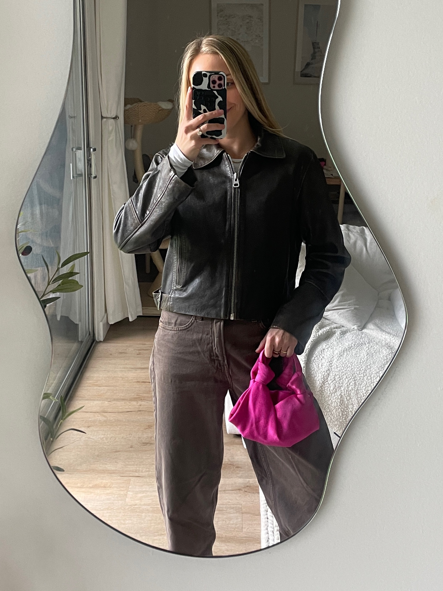 Immediately got oil on this purse 5 seconds after using it 😭 #therow #ootd #pullandbear #outfit #Copenhagenfashionweek #cphfw  

#LTKstyletip #LTKsalealert