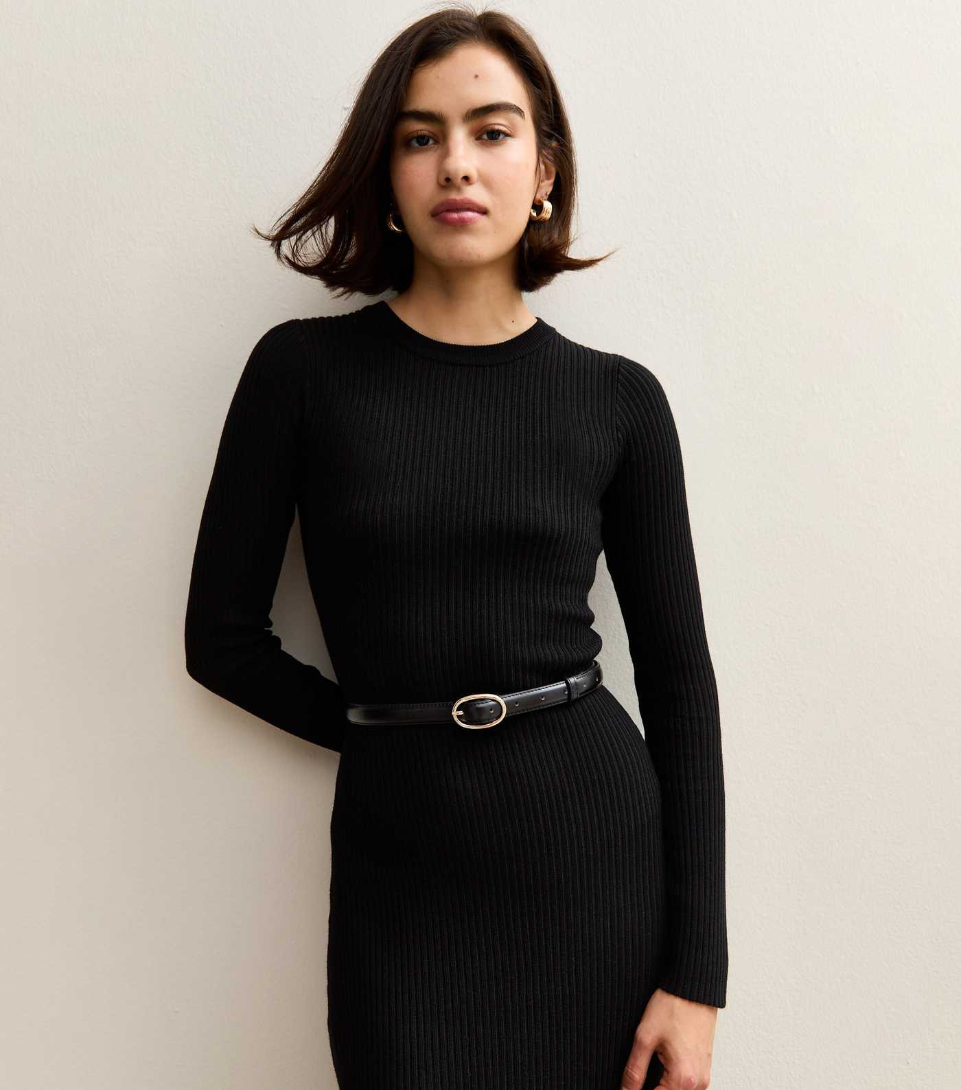 Black Oval Buckle Faux Leather Belt | New Look | New Look (UK)