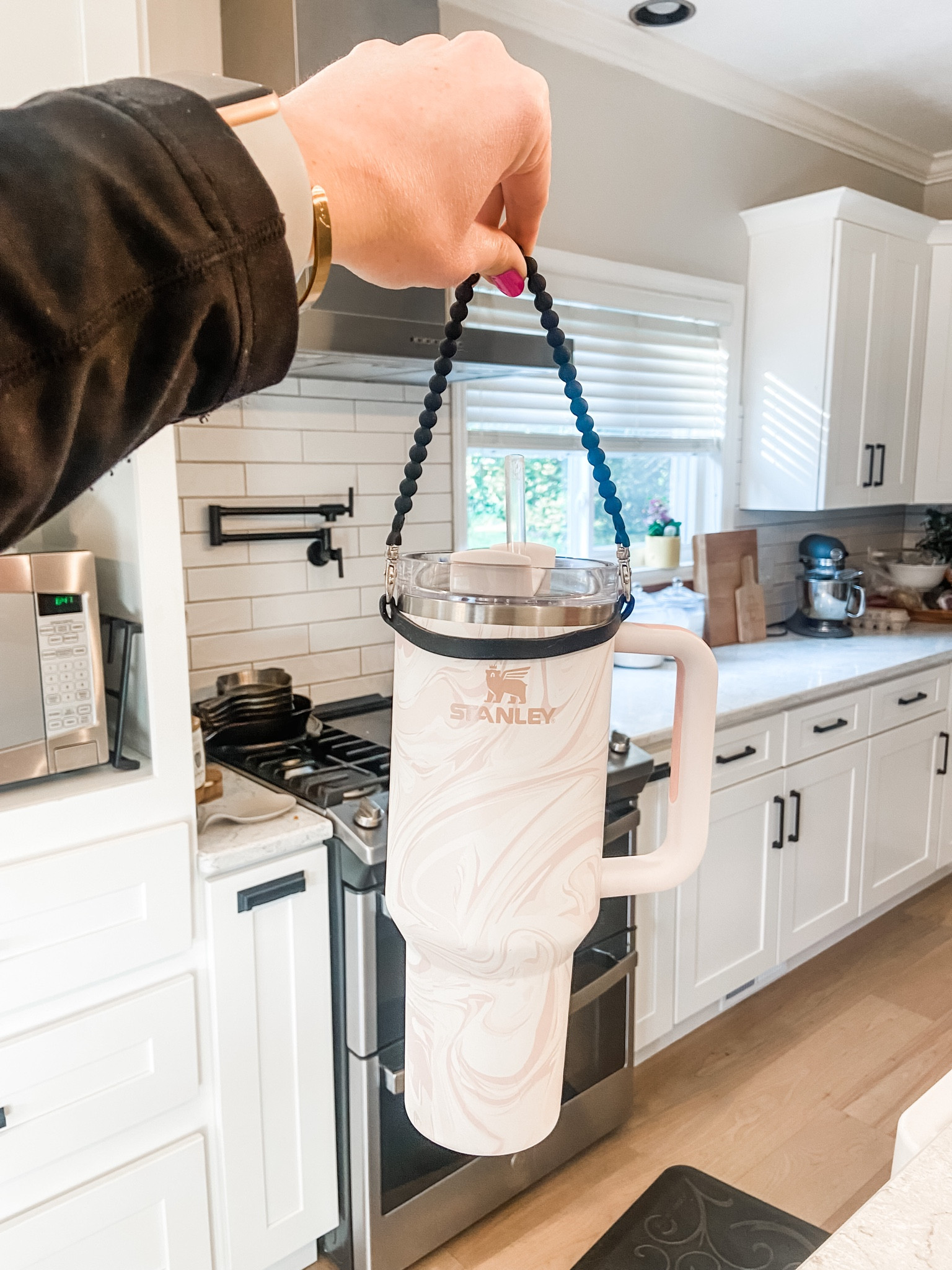 Currently loving: Ryan&Rose handle that can hold a 40oz Stanley full of ice and water. 👌🏻

#LTKunder50 #LTKhome #LTKGiftGuide