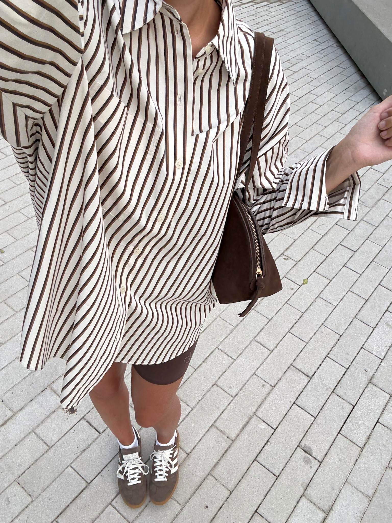 OVERSIZED STRIPE SHIRT🤎🤎
Tags: other stories H&M two tone brown beige white cycle shorts suede bowling bag shoulder tote adidas spezial autumn transitional layering capsule wardrobe city break chic women’s stylee

#LTKshoes #LTKstyletip #LTKbag