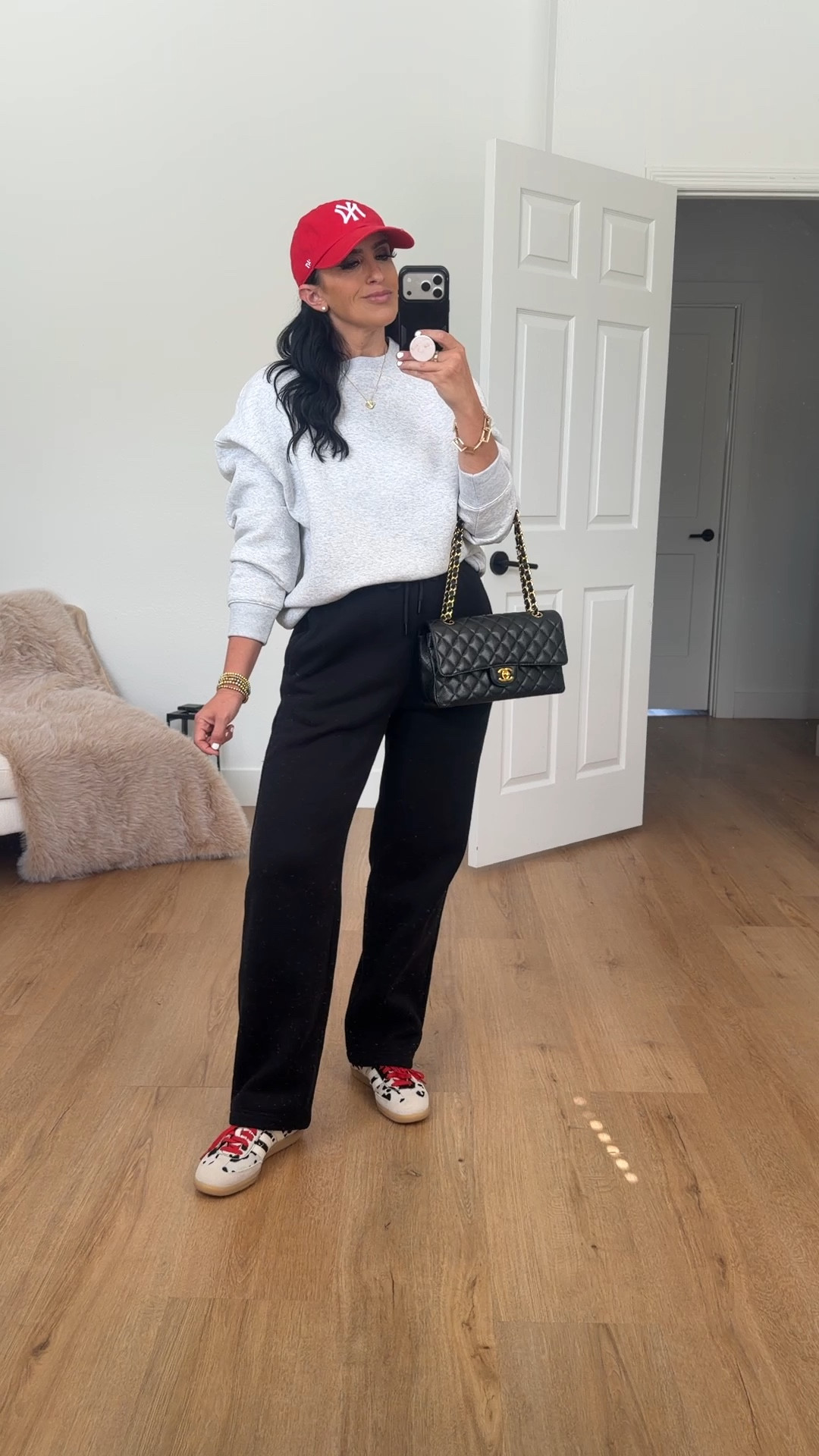 Quince Everyday Fleece Crew wearing size small only $39 Quince Everyday Fleece Straight Leg Sweatpants wearing size small only $39. 