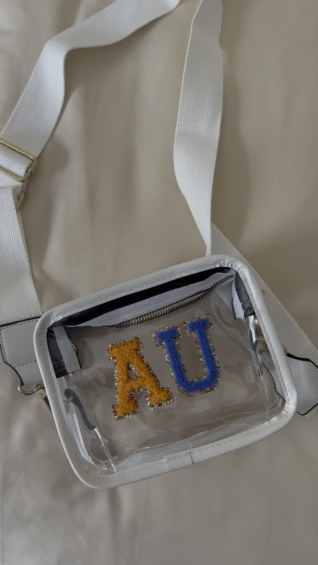 Clear cross body stadium bag // game day essential // Etsy find 

#LTKitbag #LTKU #LTKfindsunder50