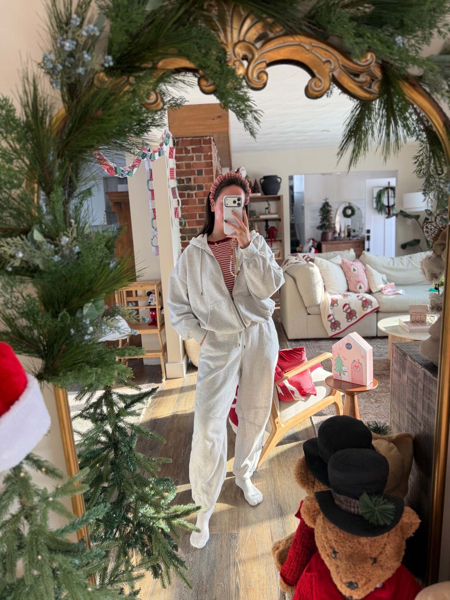 I live in this target set — when it’s washed, it’s on my body. Constantly reaching for it especially this season! In a medium bottom, large zip-up!

Universal threads, heather gray, sweatsuit, matching set, barrel joggers, target favorites, lounge wear 

#LTKFindsUnder50 #LTKootd