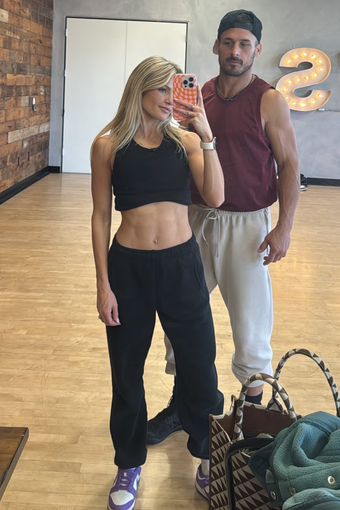 Rehearsals outfit! 

workout l sweatpants