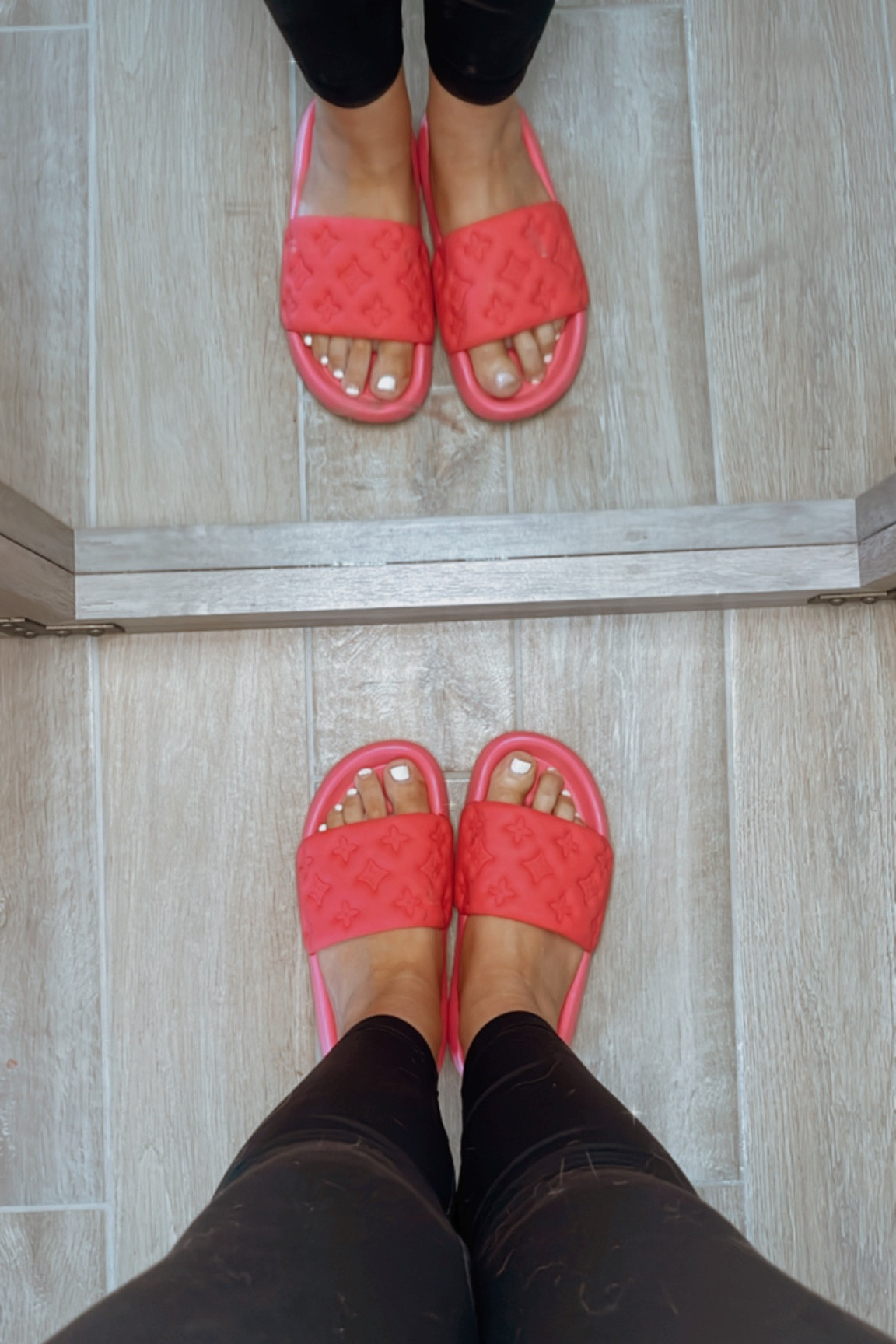 Sliding into the summer like… 🩷✨ 

#Slides #TrendySlides #neon #Pink #BarbieVibes #Barbie #BarbieCore #NeonPink #TrendySummerStyle #SummerStyle #Postie #ShesAPostie #ThePost 

#LTKstyletip #LTKSeasonal #LTKshoecrush