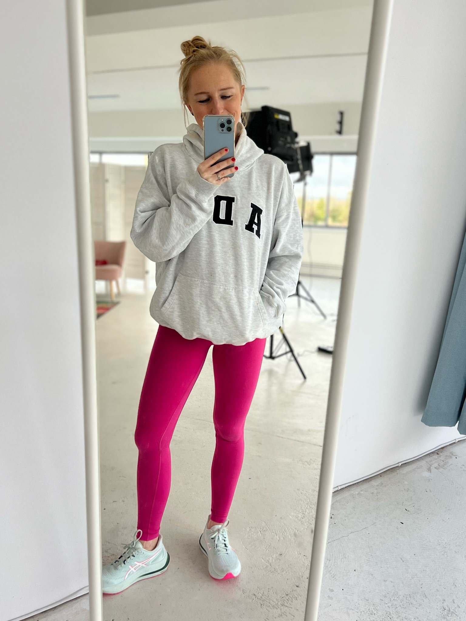 Keeping warm before filming my next workout. I LIVE in these leggings in every single colour! Absolute must have! 

#LTKGiftGuide #LTKfindsunder100 #LTKfitness