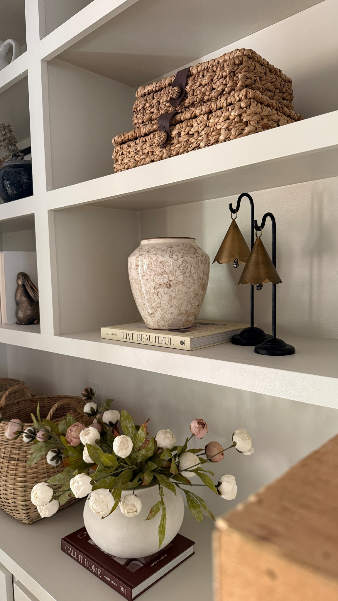 Some shelf styling details 🤍 This vase I’m unable to find anywhere online, but I got it at a local home decor shop! Linking a few similar that I could find below!

#LTKFindsUnder50 #LTKHome #LTKFindsUnder100