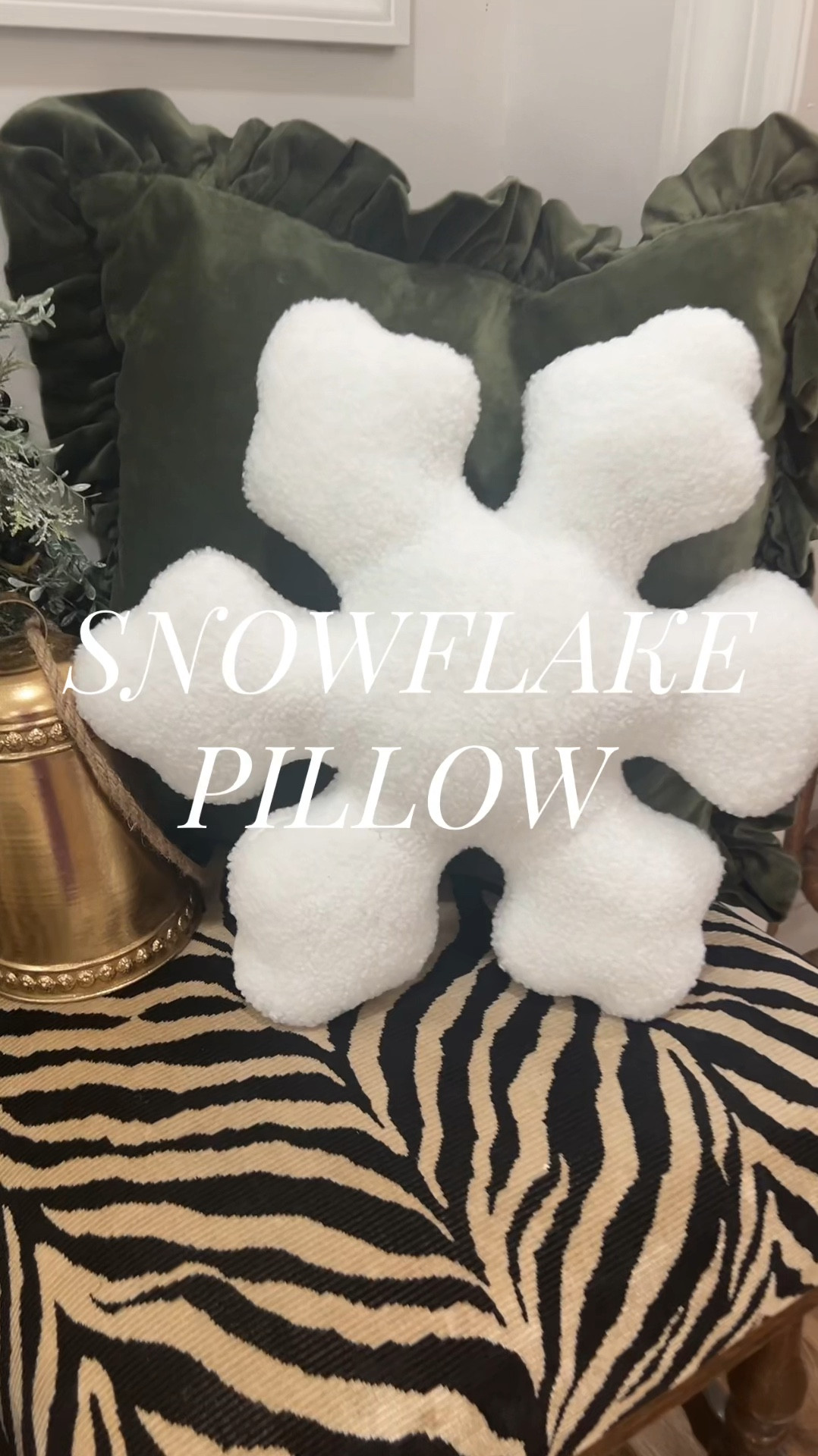#snowflakepillow #holidaydecor #christmaspillow #christmasdecor #holidaydecor #homedecor #holidayinspo

#LTKStyleTip #LTKHome #LTKHoliday