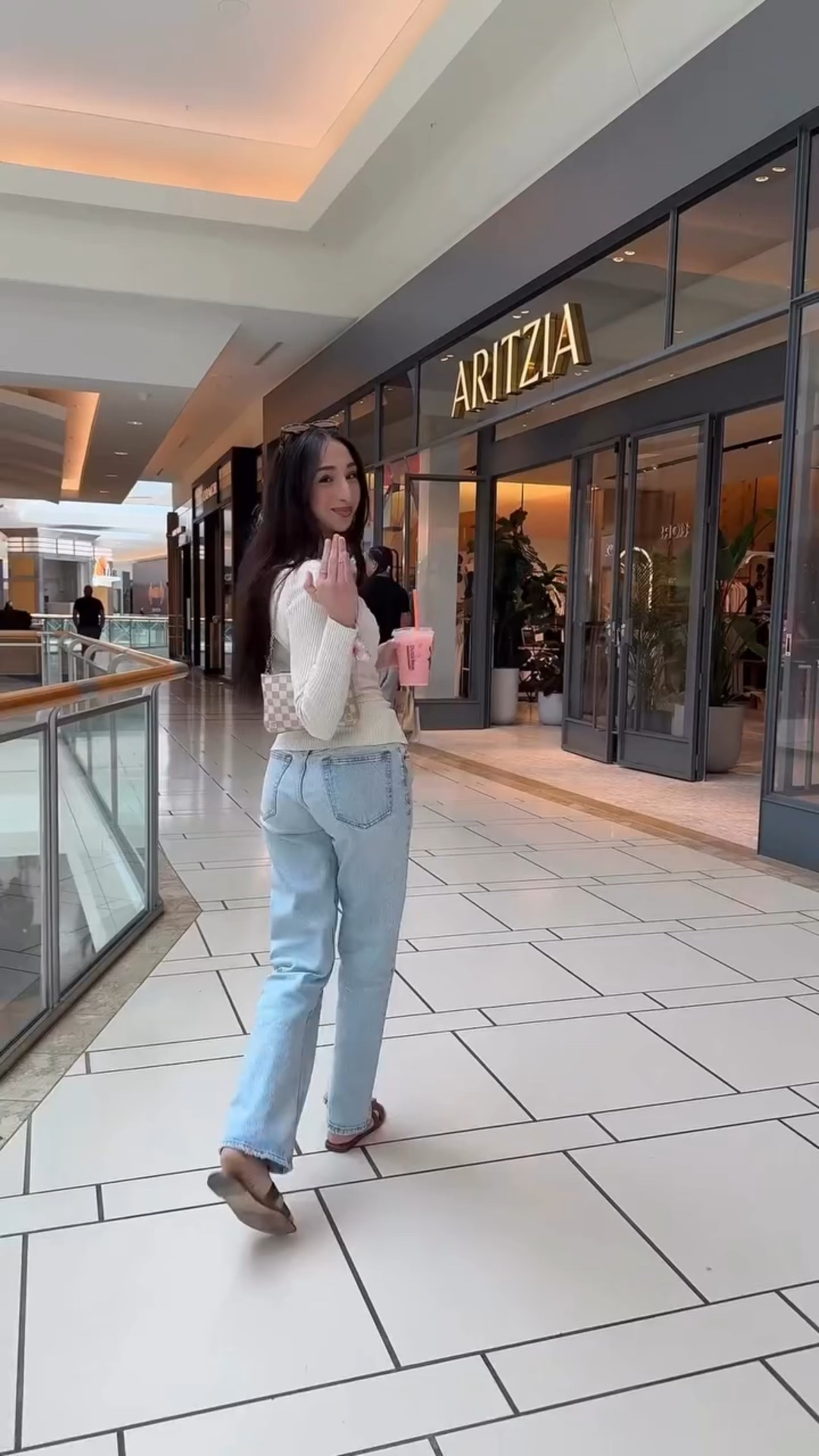 Come shop with me at the @aritzia clientele sale, they truly have the BEST basics so here’s everything worth stocking up on at the sale!! Happy shopping my girls 🤪🤍
Happy to link all my favs so comment if you want the links!!

#aritziaoutfits #aritziasale #comeshopwithme #wardrobeessentials