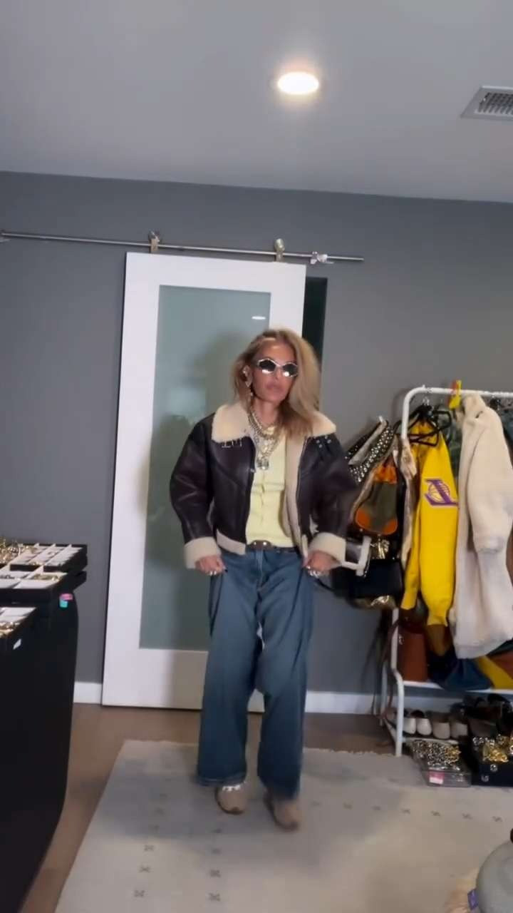 Getting my life together before a 12 hour day of travel ✈️ took you a little bit behind the scenes.. spend a slightly chaotic day with me 🤍 

 #LTKStyleTip #LTKTravel #LTKWatchNow