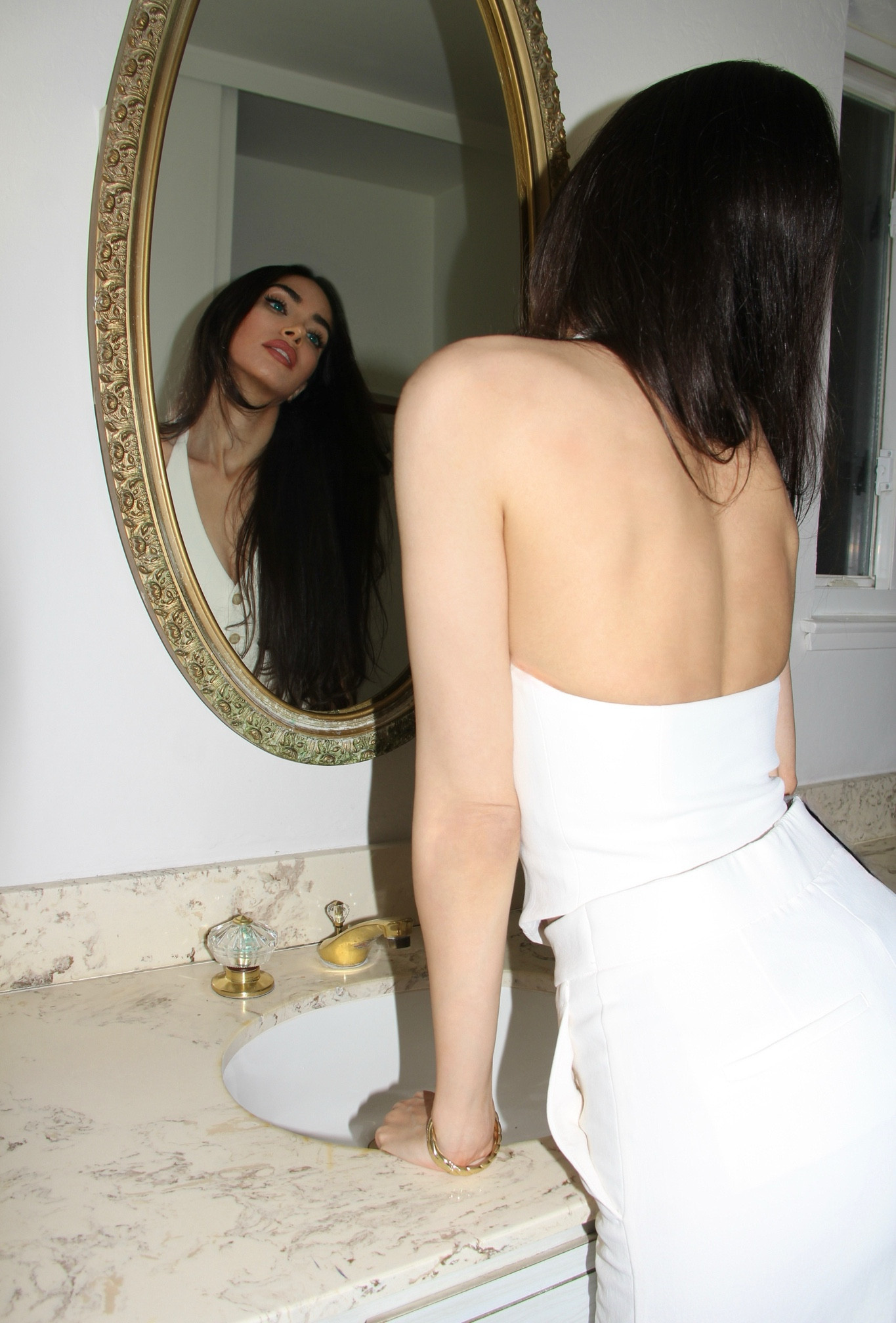 Aritzia white halterneck vest & pants  

#LTKStyleTip #LTKOver40 #LTKWorkwear