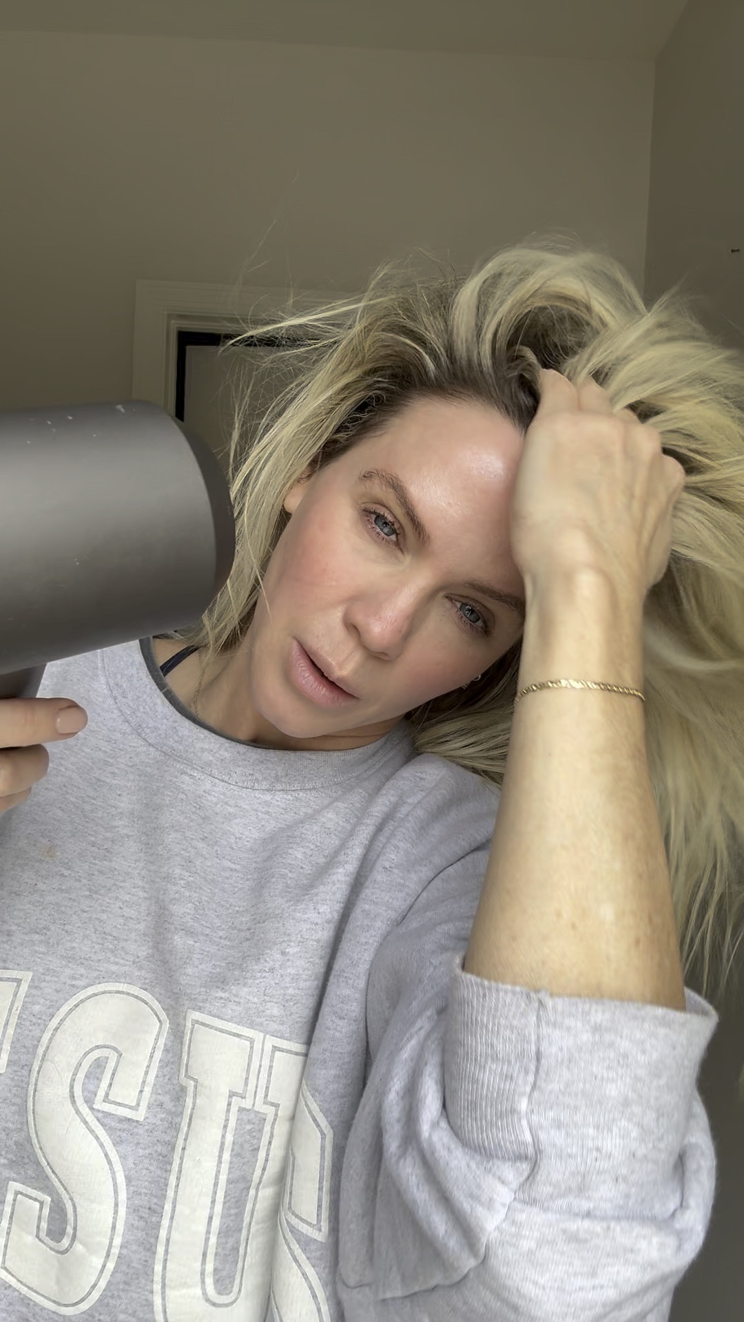 My fav root dry shampoo is 40% off with code SWEETDEALS for 8 hrs only!! Hurry.. check out insta for full video, but apply to roots, then blow dry for volume and all oil to be gone 

#LTKbeauty #LTKVideo #LTKsalealert