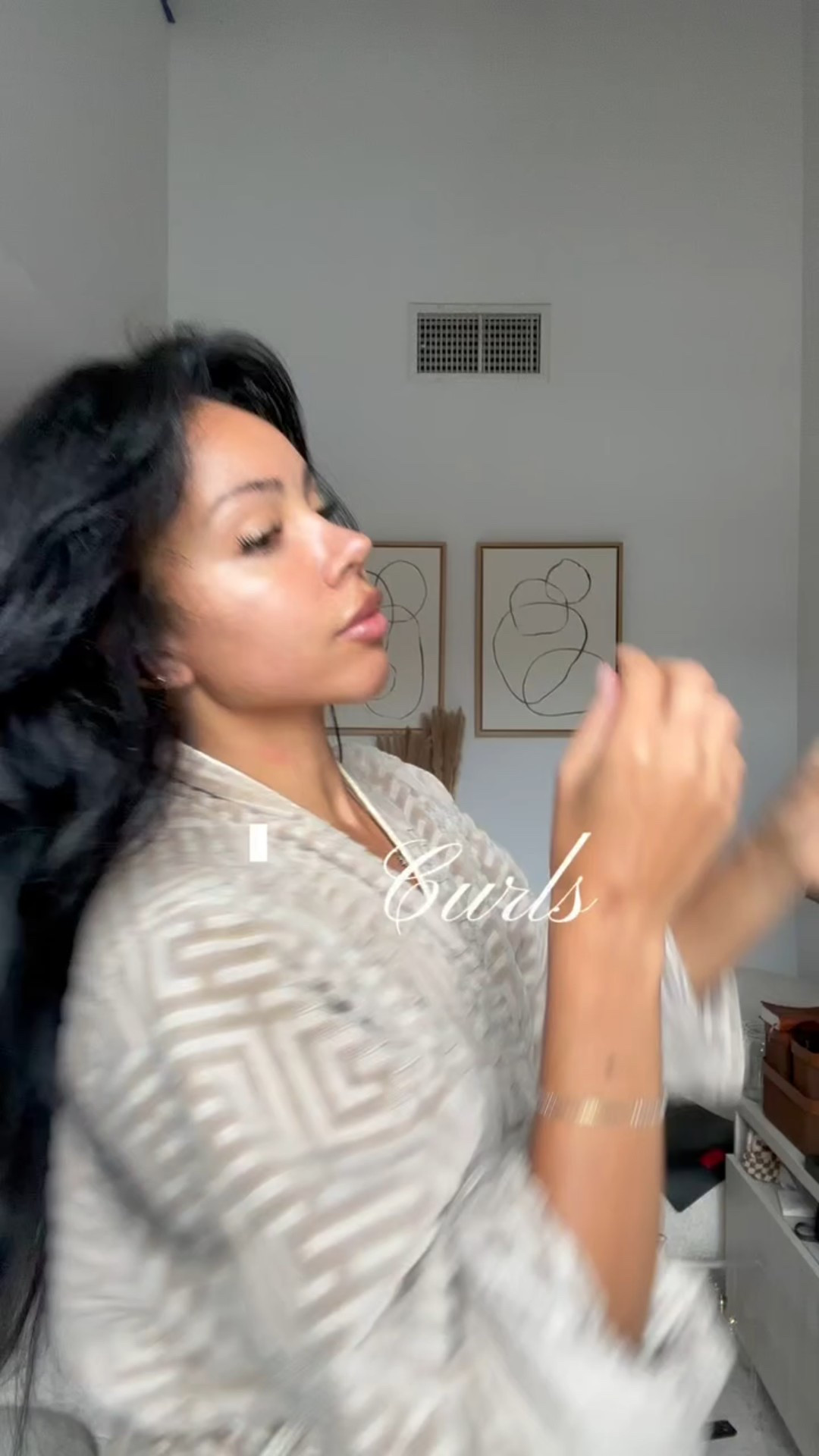 How I get my beautiful heartless curls 🤍everything is linked! 🔗

#LTKBeauty #LTKgrwm #LTKmorningroutine