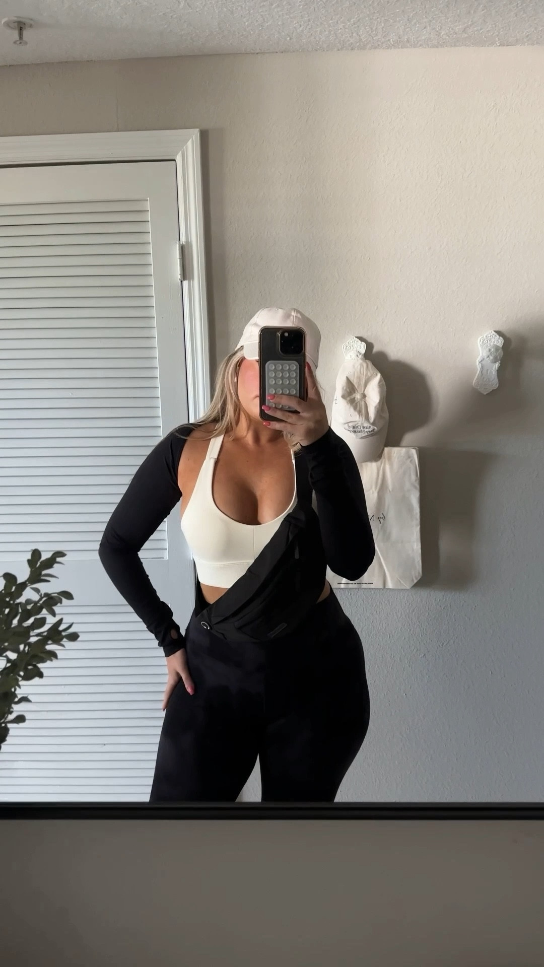 Gym outfit idea. Wearing a large in everything! These sneakers are so cutie for fall!

#LTKFitness #LTKMidsize #LTKVideo