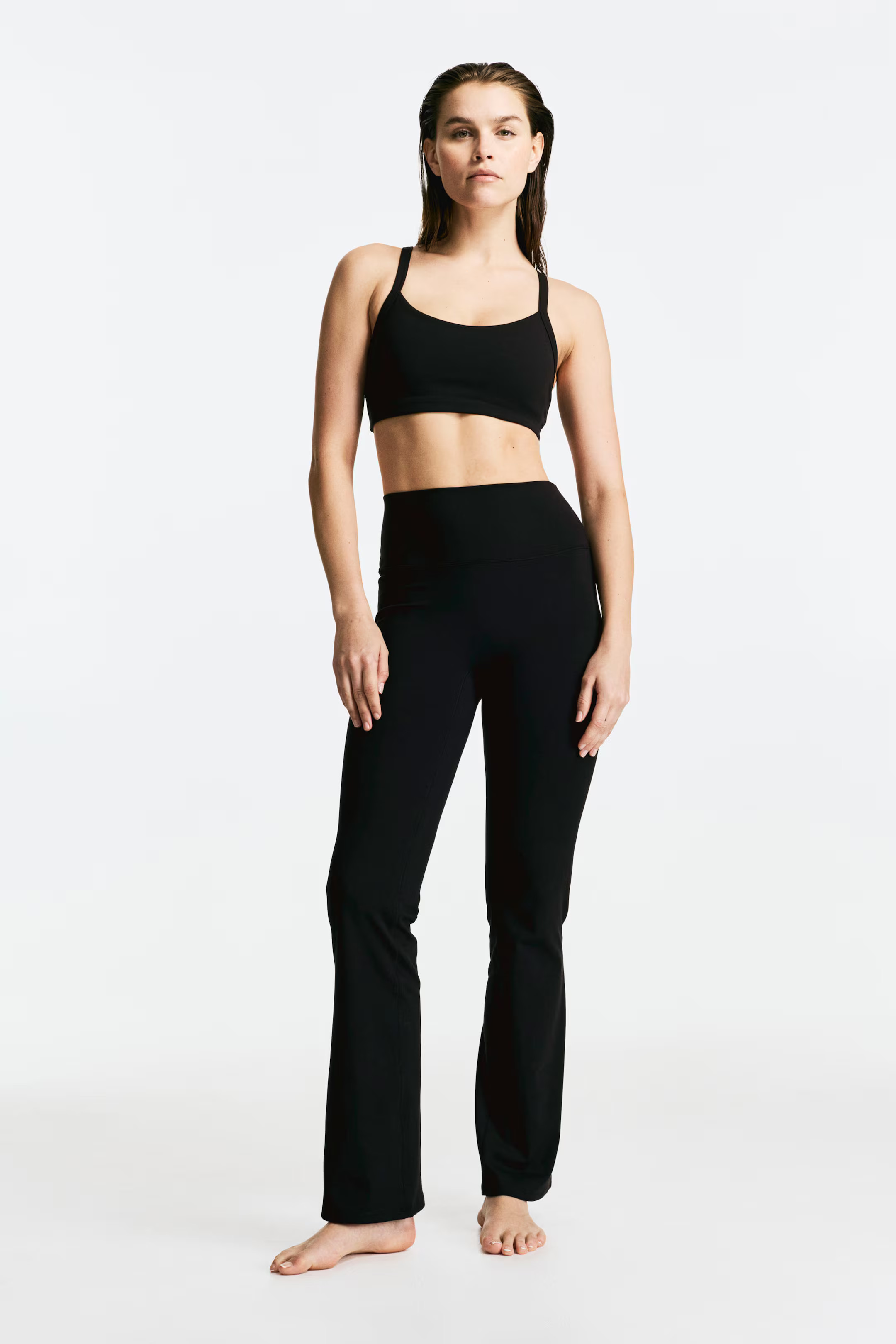 Medium Support Sports Bra with SoftMove™ - Black - Ladies | H&M US | H&M (US + CA)