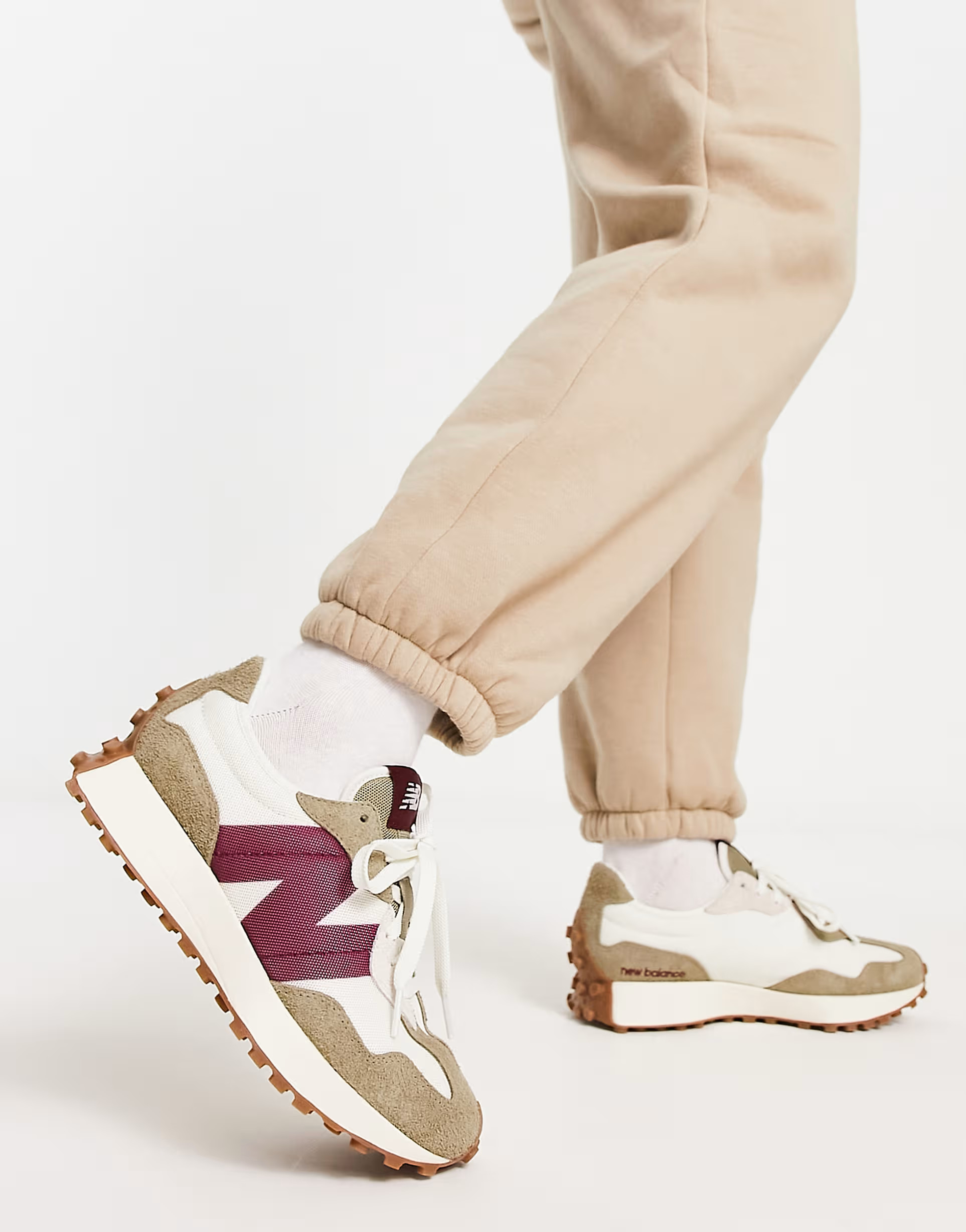 New Balance 327 sneakers in off white with burgundy detail - Exclusive to ASOS | ASOS (Global)