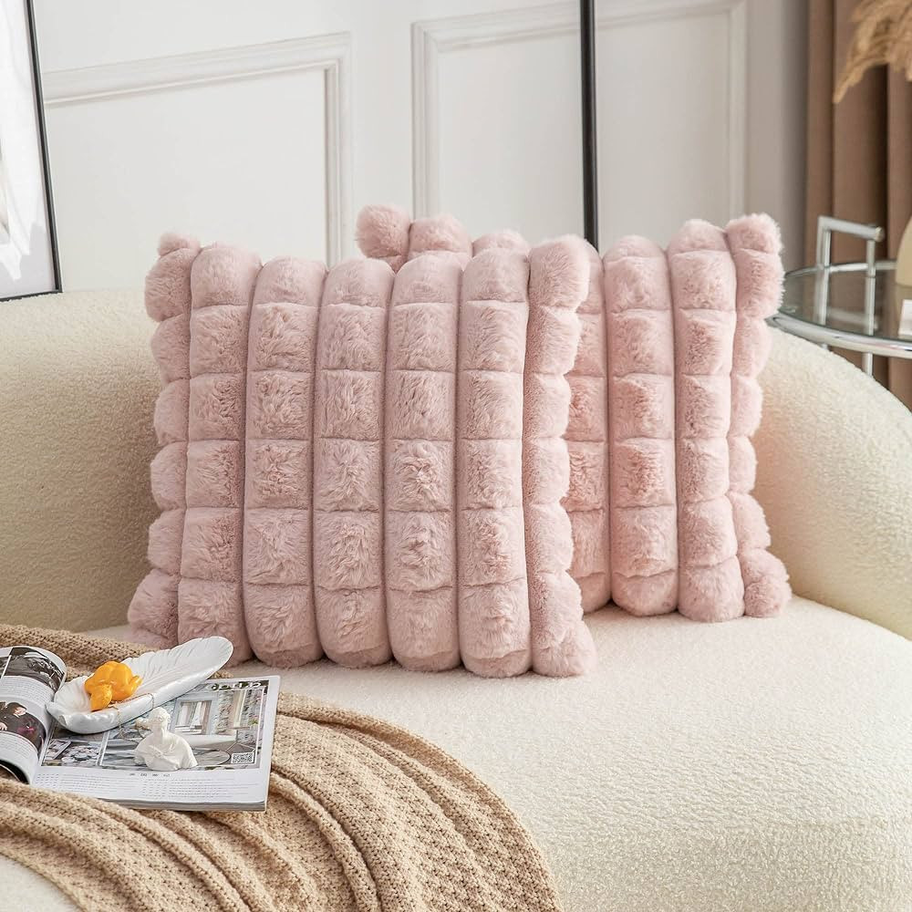 Amazon.com: Neelvin Pink Faux Fur Cozy Soft Plaid Decorative Throw Pillow Covers 22x22 inch Set o... | Amazon (US)
