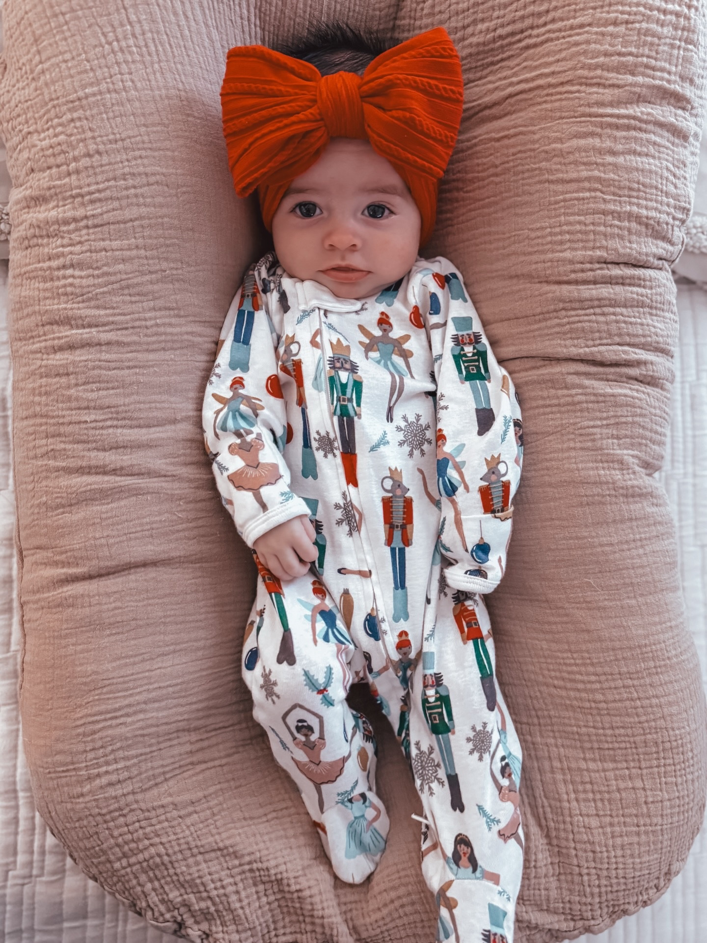 ✨a very poppi christmas✨🌲🎁

.
.
.

#poppi #christmasbaby #holidaymoments #babygirlstyle  #cozyseason #momsofinstagram #lennoxandpoppi #siblings #christmaskids #nutcrackerseason #holidaybaby #toddlerandbaby #momlife #momcontent #cartersbaby #amazonfinds #snuggleme