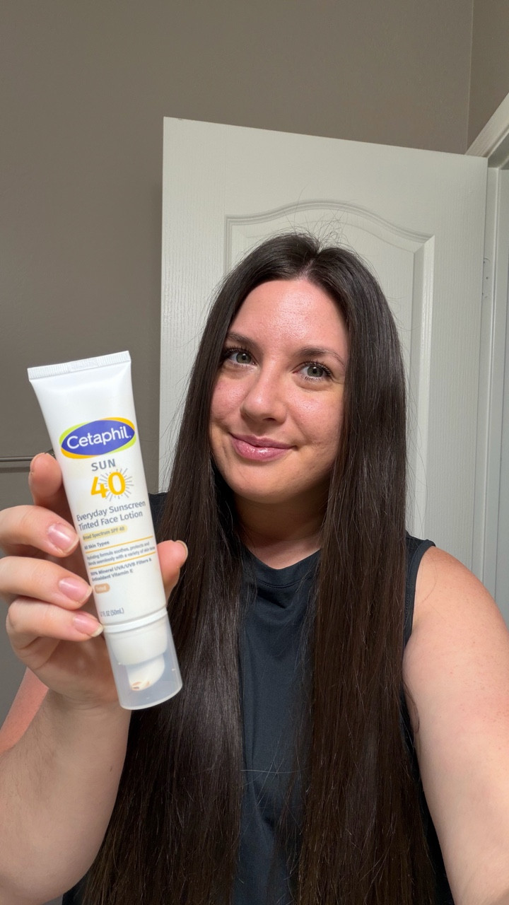 not sponsored in any way!! just sharing my fav for the summer 🥹✨☀️ 

@cetaphil #sunscreen #mom #makeup #skincare #summer