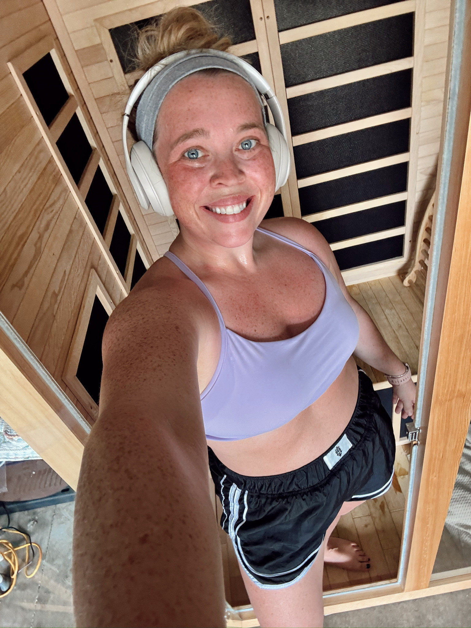 Midsize Gym Outfit 

Wearing an XL top and Large bottoms

Size 12 | Large | 5'4" 

 #LTKActive #LTKMidsize #LTKFindsUnder50