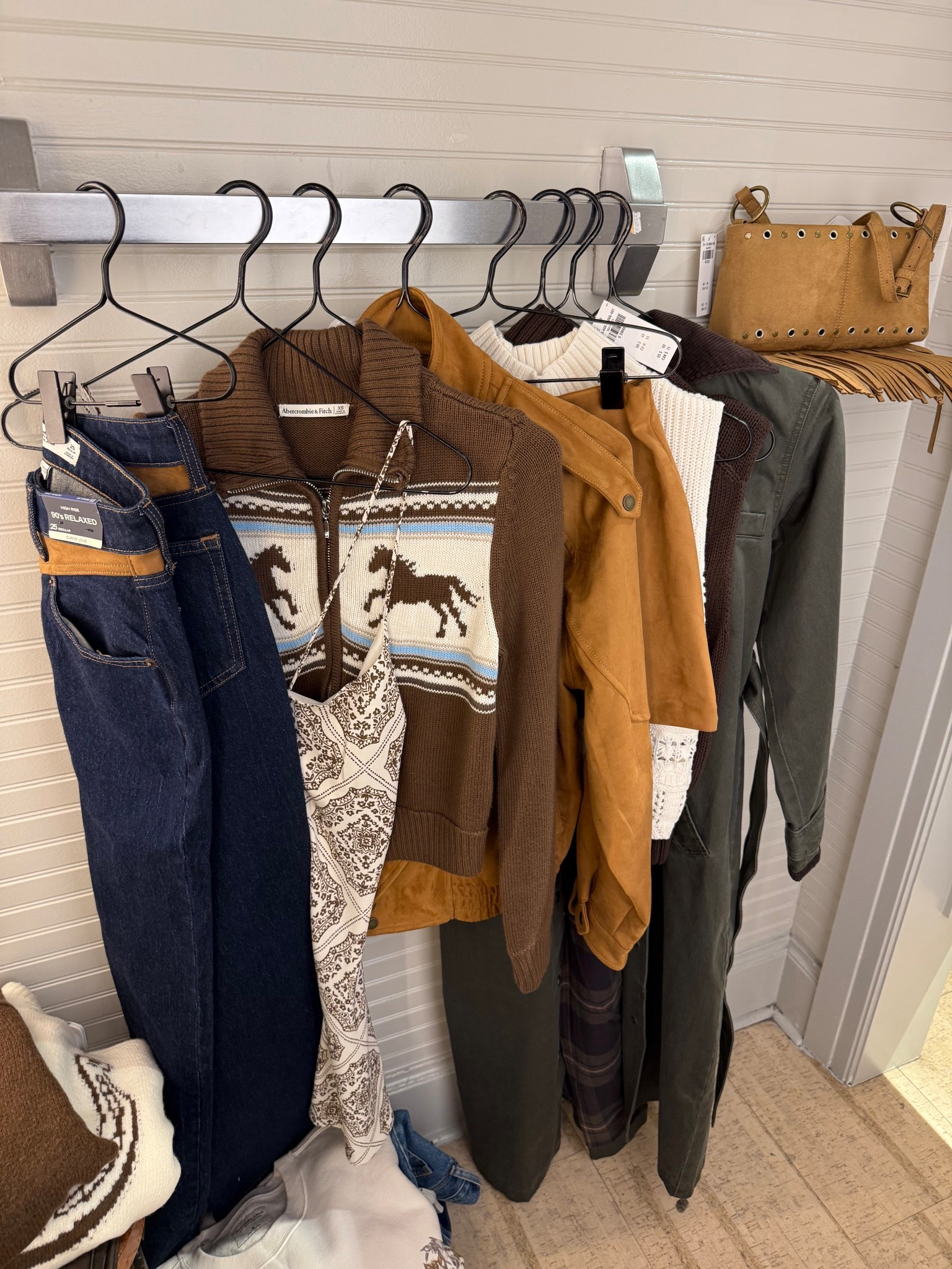 Abercrombie Sale what I’m getting at 42 and it’s really good. Think cowboy chic, chocolate browns, horses.

#LTKSaleAlert #LTKFallSale #LTKOver40