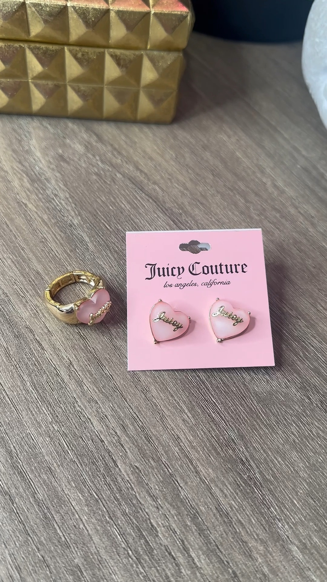 Do you like @juicycouture ? It will always have a piece of my heart. 🎀

#LTKFindsUnder50 #LTKStyleTip #LTKU
