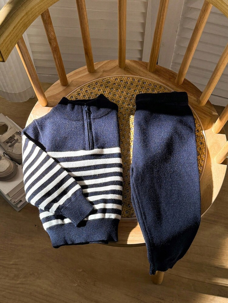 SHEIN 2pcs/Set Baby Boy/Girl Casual Sports Chic Gentleman College Style All-Match Versatile Stand Collar Half-Zip Striped Sweater & White Knit Pants Set Baby Boy Sweater Set Baby Boy Outfit Dark Blue Baby Boy Outfit Baby Boy Striped Sweater Fall Winter | SHEIN