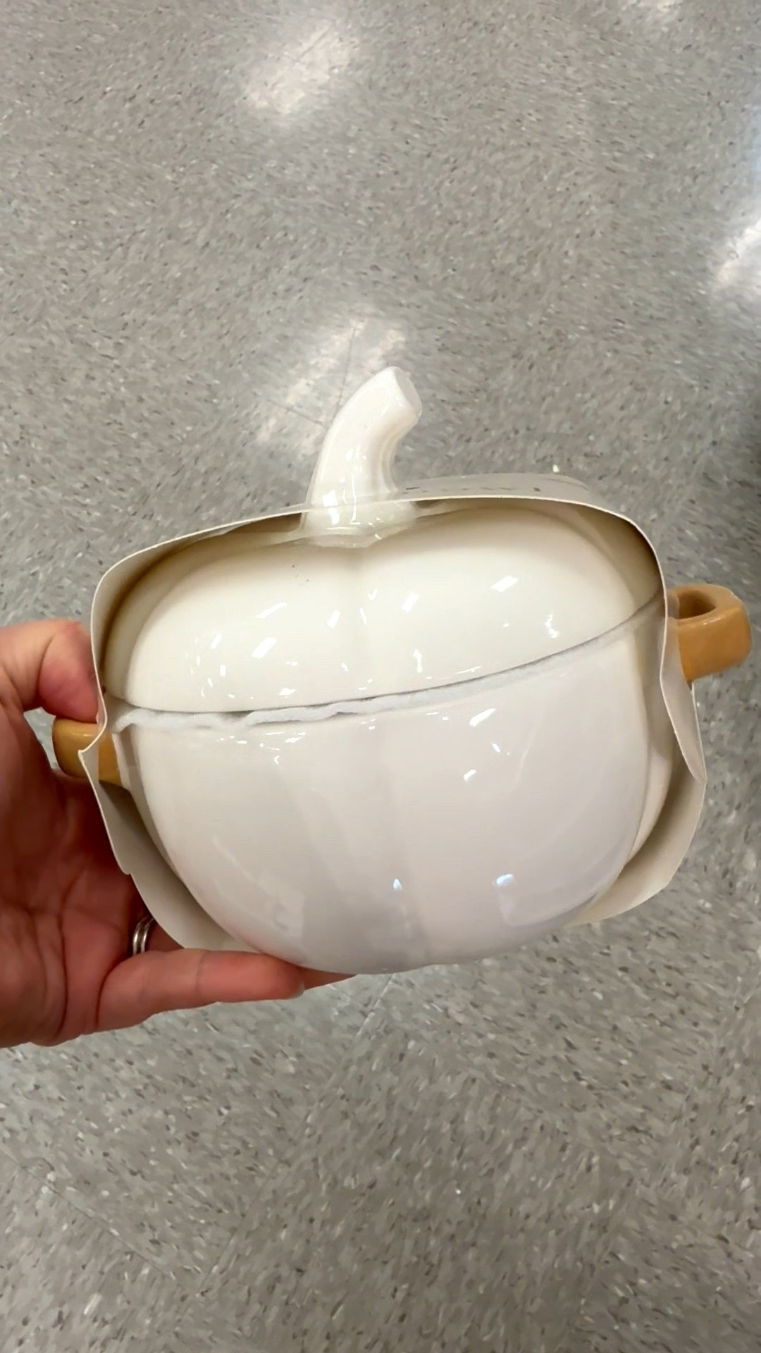 White Pumpkin Cocotte with Tan Handless