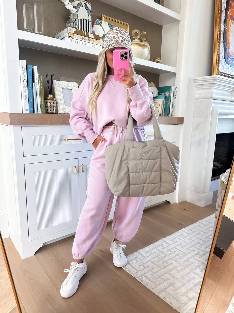 Aerie pink lounge set 

#LTKSeasonal #LTKFindsUnder50 #LTKSaleAlert