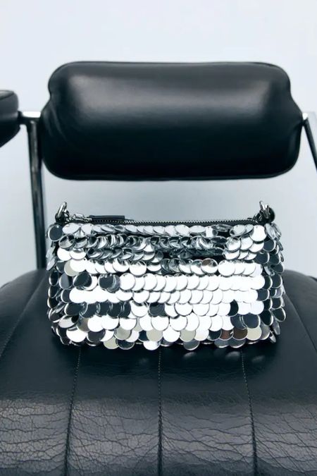 Paco Rabanne vibes for less
Festive holiday party bag for under $100


#LTKunder100 #LTKitbag #LTKHoliday